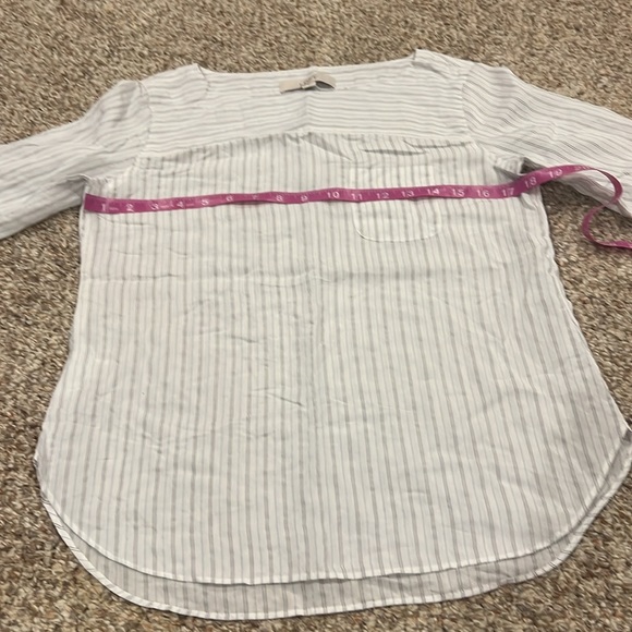 NWOT. Ann Taylor Loft Top. White with Blur Stripes. SZ XS - Picture 7 of 10